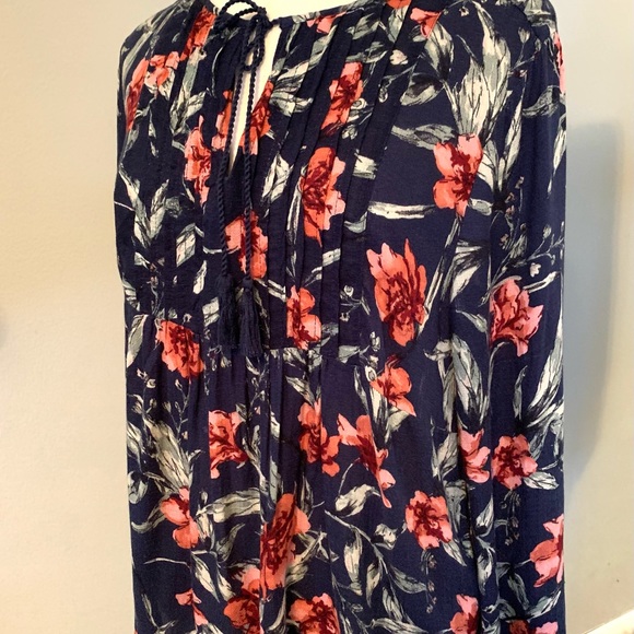 Women’s Lucky Brand Floral Pheasant Blouse Size L career casual Navy Blue boho - Picture 7 of 10